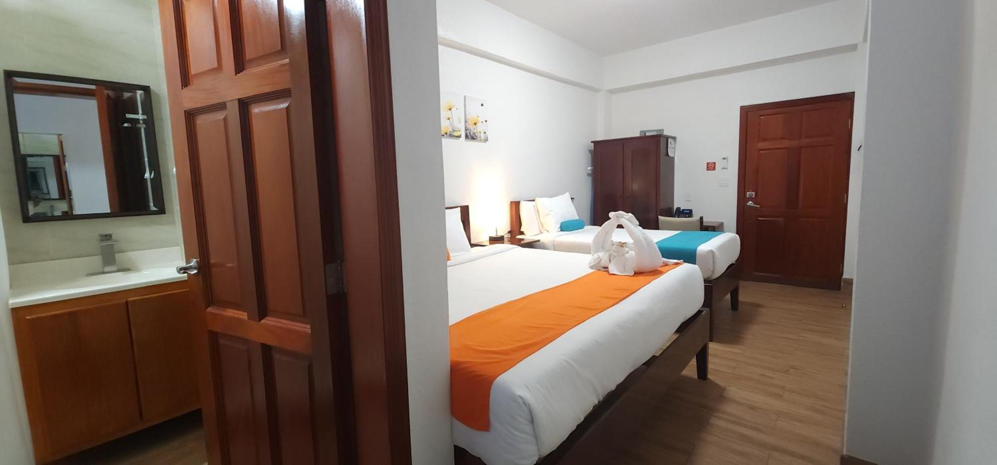 Voyager Sun & Reef Hotel Сан Педро Екстериор снимка