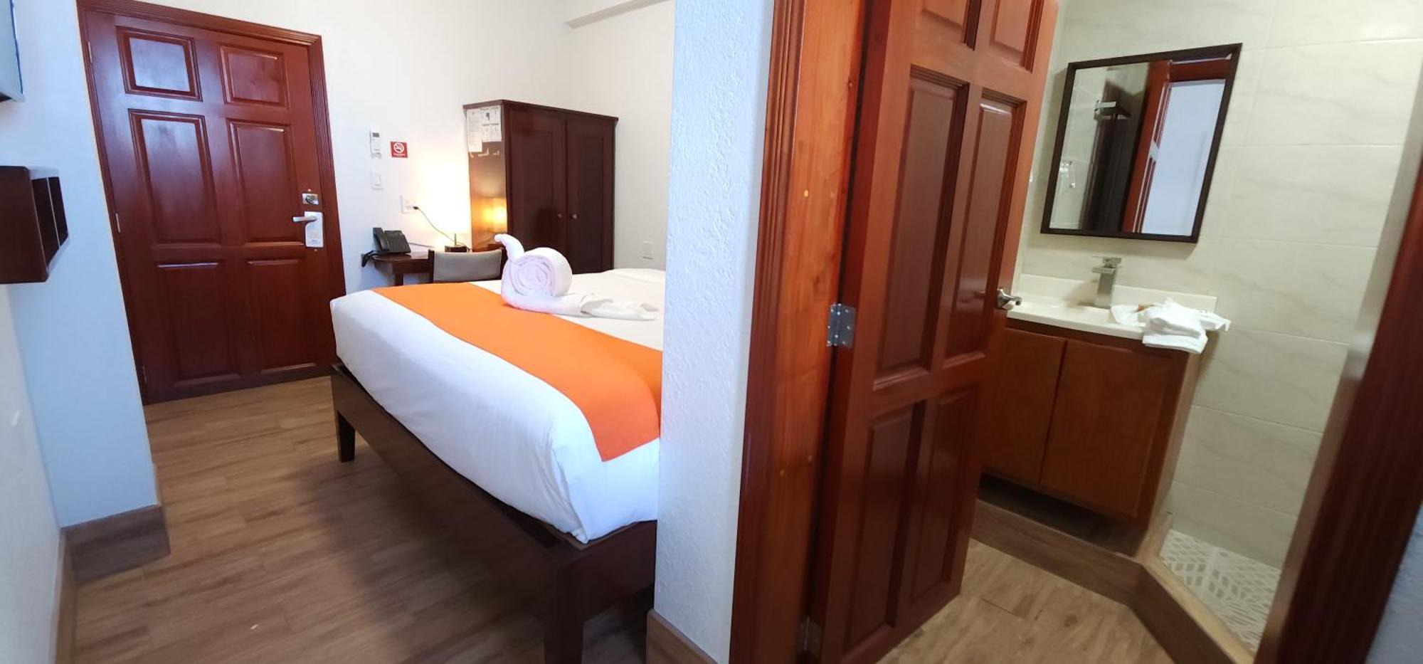 Voyager Sun & Reef Hotel Сан Педро Екстериор снимка
