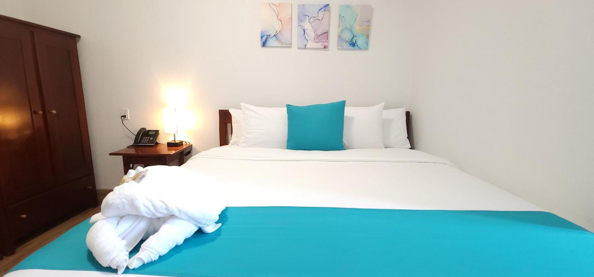 Voyager Sun & Reef Hotel Сан Педро Екстериор снимка