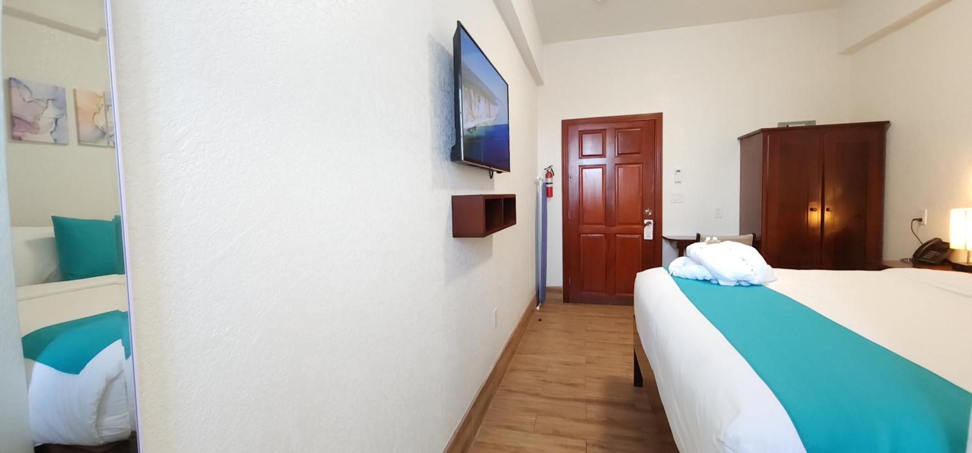 Voyager Sun & Reef Hotel Сан Педро Екстериор снимка